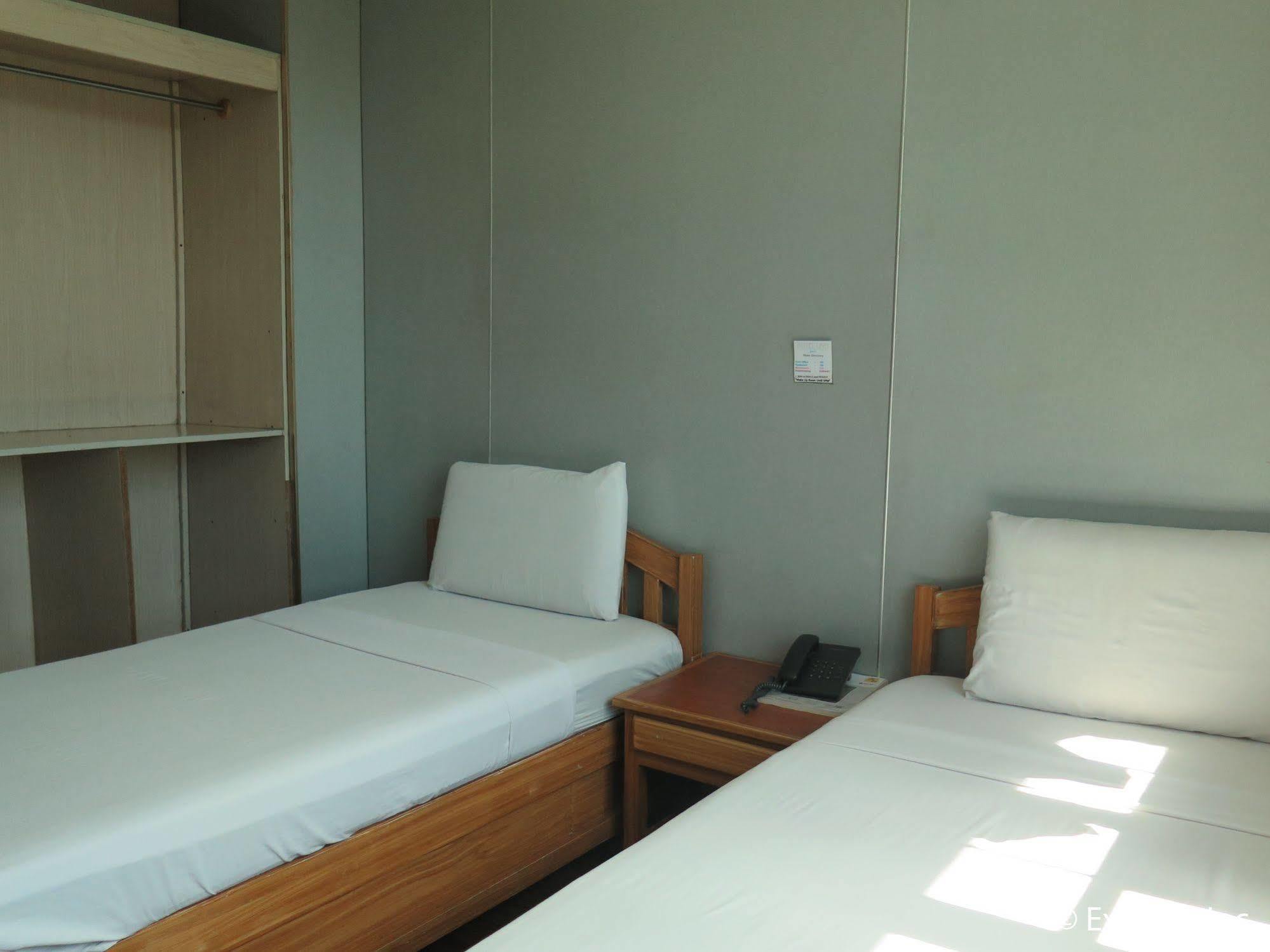Hotel Uno Davao City Esterno foto