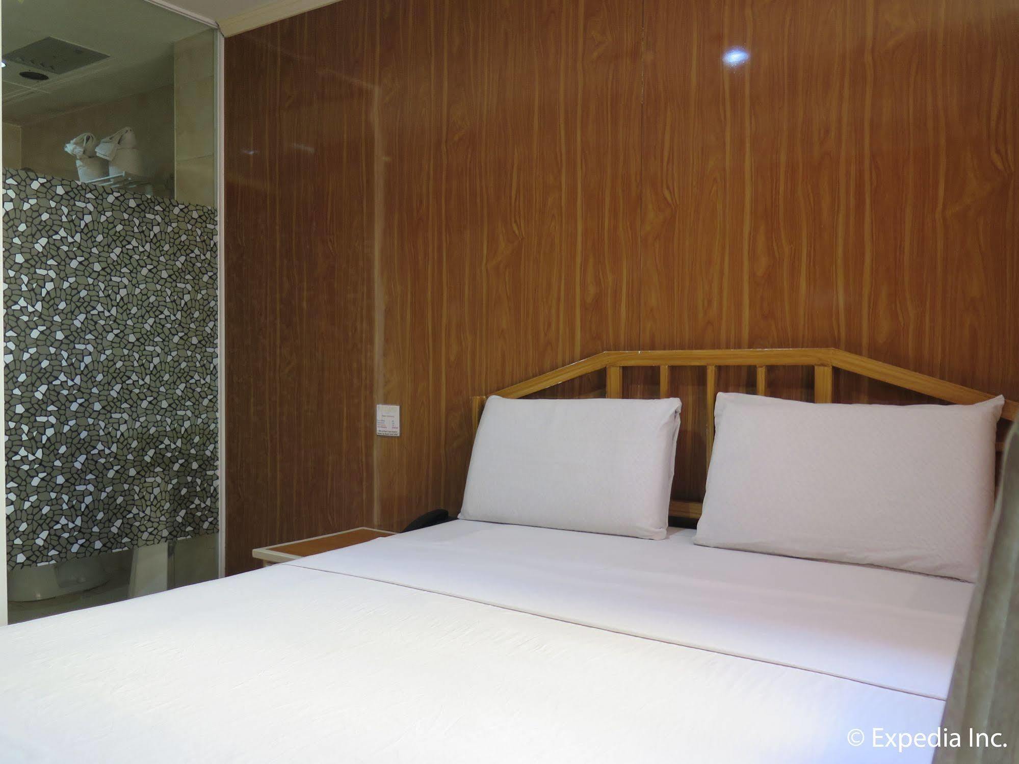 Hotel Uno Davao City Esterno foto